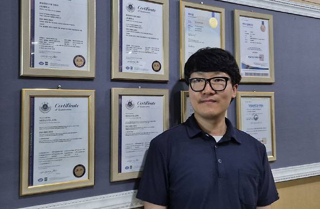 박준봉 ㈜메타3 대표가 마약 4종 검출 간이키트인 '블루탭'의 판로 확보에 박차를 가하고 있다./김흥수 기자