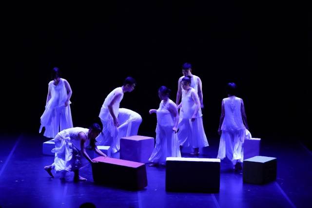 부산케인무용단의 '가벼운 것들의 반란' 공연 모습. 라라미댄스페스티벌 제공