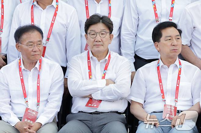 권성동 국민의힘 의원이 8월 28일 오후 인천 인천국제공항공사 인재개발원에서 열린 국민의힘 국회의원 연찬회에서 생각에 잠겨 있다. 2025.8.28/뉴스1 ⓒ News1 신웅수 기자