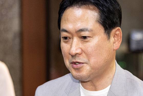 장동혁 국민의힘 대표가 31일 오후 서울 여의도 국회 당대표실로 향하고 있다. 뉴스1