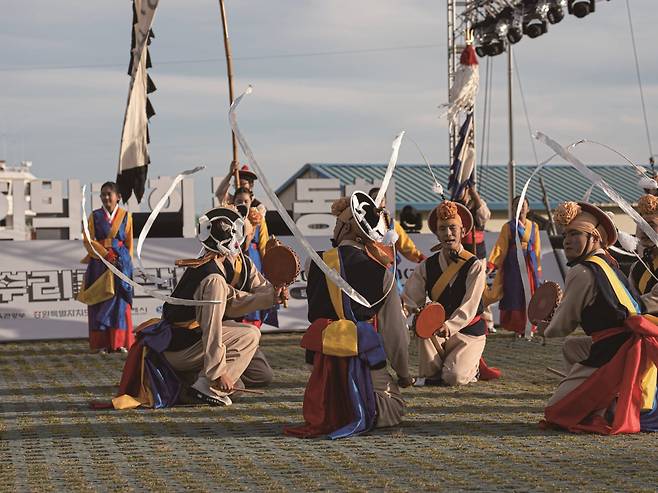 2023년 동해시에서 진행된 '지역문화박람회' 전경. 올해도 풍성한 공연과 전시, 체험 프로그램으로 관람객을 만난다. 사진=한국문화원연합회