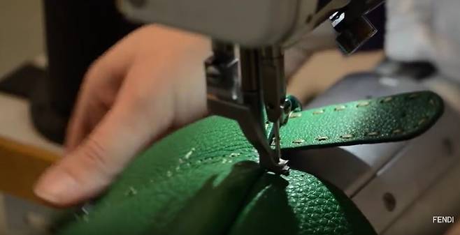 펜디의 샐러리아 핸드백(Fendi Selleria). 사진=펜디 제공