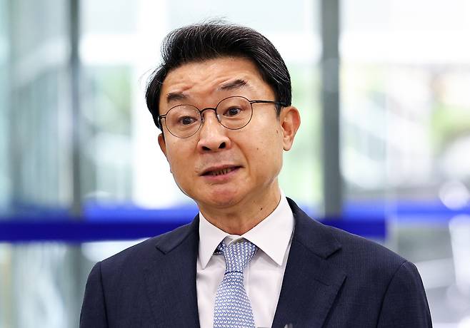 지난 8월 14일 이억원 금융위원장 후보자가 서울 중구 예금보험공사에 차려진 인사청문회 준비 사무실로 첫 출근하며 지명소감을 밝히고 있다. 뉴시스