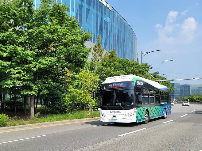 ▲판교에서 주행중인 자율주행버스 '판타G버스' 모습./사진제공=차세대융합기술연구원