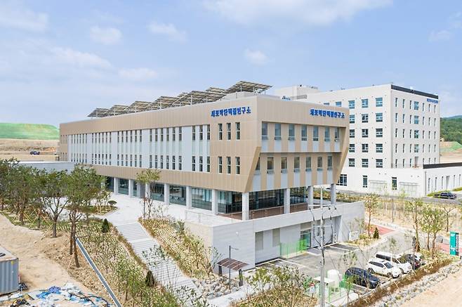 극저온전자현미경 중4대가 설치된 포항융합기술산업지구내 세포막단백질연구소 전경.