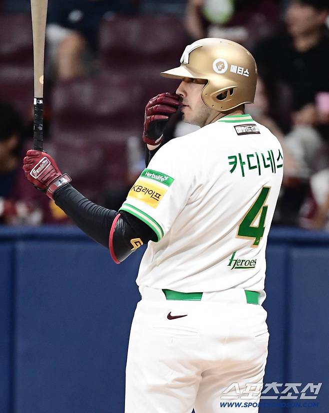 23일 서울 고척스카이돔에서 열린 키움과 롯데의 주중 3연전 두 번째 경기. 타격하는 키움 카디네스. 고척=송정헌 기자songs@sportschosun.com/2025.07.23/