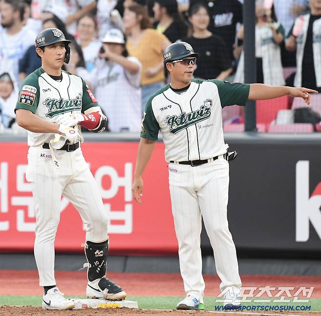 31일 수원 케이티위즈파크에서 열린 KT와 KIA의 경기. 1회 1타점 적시타를 날린 KT 황재균. 수원=송정헌 기자songs@sportschosun.com/2025.08.31/