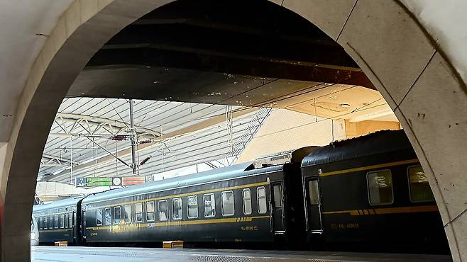 지난 1일 오후 중국 베이징역에 열차가 정차해 있다. /뉴스1