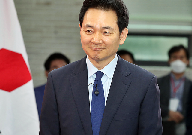 지난 2021년 8월25일 국민의힘 제20대 대선 경선에 출마한 장성민 전 의원이 여의도 당사에서 열린 대선 예비후보자 비전발표회에 참석하고 있다. 장 전 의원은 이후 출범한 윤석열 정부 대통령실 미래전략기획관을 역임, 국민의힘 경기 안산갑 조직위원장을 맡고 있다.<국민의힘 홈페이지 사진 갈무리>