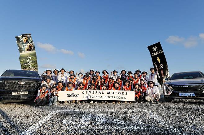 한국GM이 전북 군산 새만금자동차경주장에서 열린 '2025 대학생 자작자동차대회'에 후원사로 참여, 다양한 차량 전시와 현장 프로그램을 통해 참가 학생의 열정과 도전을 응원하며 미래 자동차 인재 육성에 기여했다.