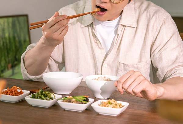 하루 8시간 이하로 식사하는 간헐적 단식을 수행하는 이들이 그렇지 않은 사람보다 심혈관 질환 사망 위험이 135% 높다는 연구 결과가 나왔다./사진=클립아트코리아