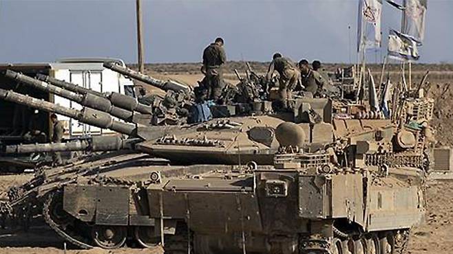 가자지구 국경 근처의 이스라엘군