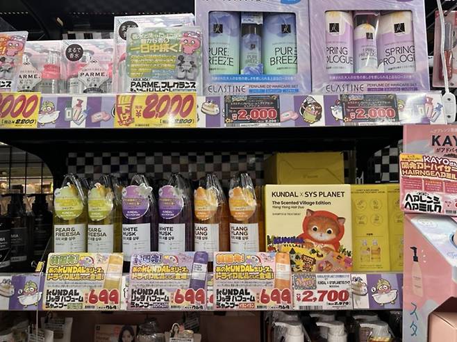 쿤달은 일본 온라인 시장에 이어 편의점, 버라이어티 스토어, 대형 리테일 등 오프라인 메이저 채널까지 입점을 확대하며 현지 시장에서 성장하고 있다. 사진은 일본 돈키호테 매장에 진열된 쿤달 제품. /사진=쿤달