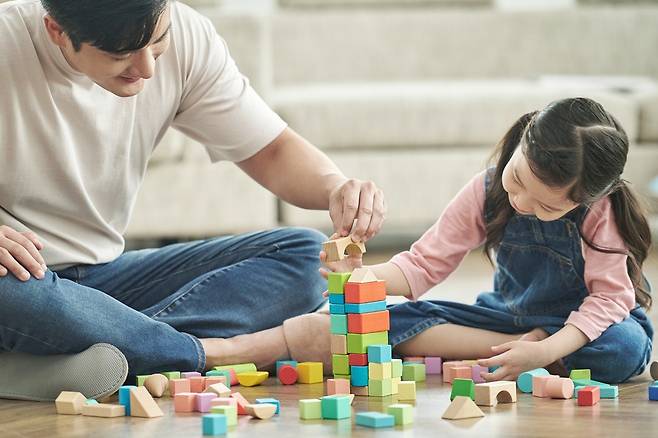 육아휴직을 한 남성이 지난해 처음으로 4만명을 넘어섰다. 게티이미지뱅크