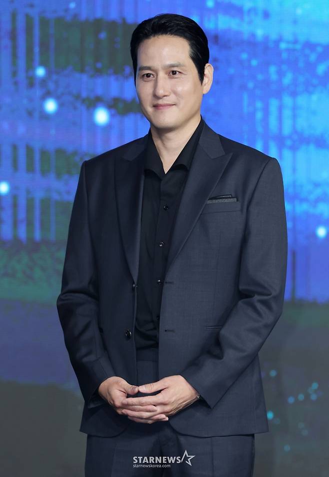 배우 박해준이 2일 오전 서울 포시즌스 호텔에서 진행된 디즈니+ 오리지널 시리즈 '북극성' 제작발표회에 참석해 포즈를 취하고 있다. 유엔대사로서 국제적 명성을 쌓아온 문주(전지현)가 대통령 후보 피격 사건의 배후를 쫓는 가운데, 그녀를 지켜야만 하는 국적불명의 특수요원 산호(강동원)와 함께 한반도를 위협하는 거대한 진실을 마주하는 첩보 멜로 시리즈 '북극성'은 오는 10일 공개된다. /2025.09.10 /사진=이동훈 photoguy@