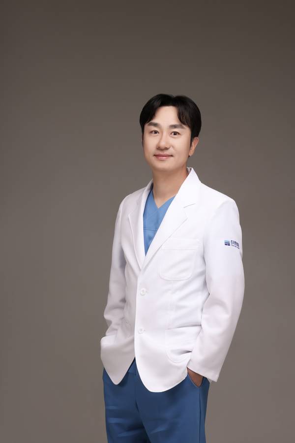 ▲ 박 영 철 더젠병원 관절센터 원장