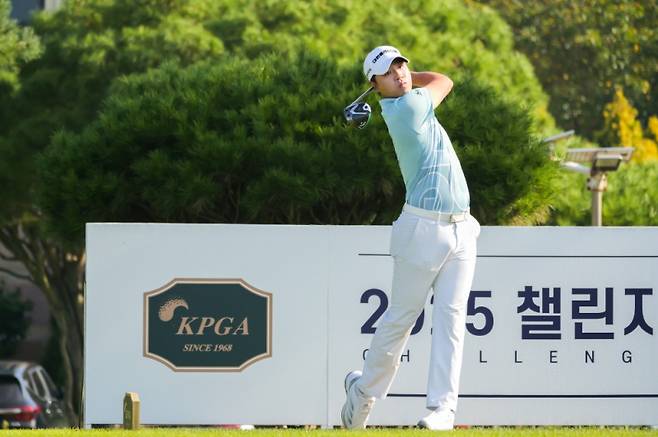 ‘KPGA 챌린지투어 16회 대회’ 정상에 오르며 시즌 2승을 달성한 최찬. KPGA 제공