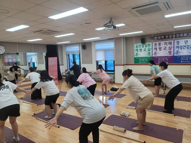 ▲익산시의 합계출산율은 지난 2015년 1.34명을 기록해 최고점을 찍은 후 내리 8년 동안 우하향세를 벗어나지 못했다. 익산시의 임산부 교실의 한 모습 ⓒ익산시