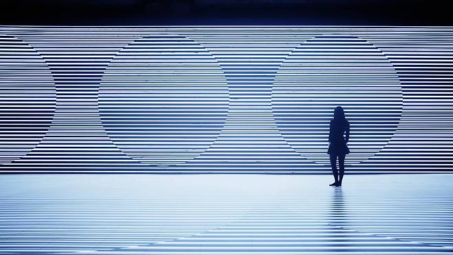 히든 섀도V.2 (2025), LED 스크린, 비디오, 사운드, 사운드트랙: 노노탁 스튜디오, 21분 반복, 가변크기 © NONOTAK