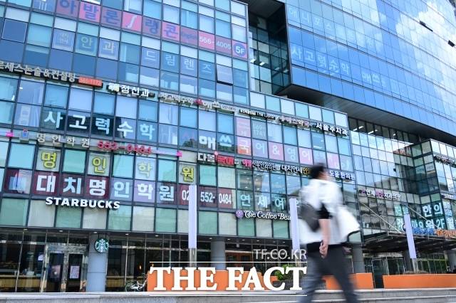 교육부는 4일 전국 유아 대상 영어학원을 대상으로 실시한 전수조사 결과를 발표했다. 사진은 대치동 학원가. /남윤호 기자
