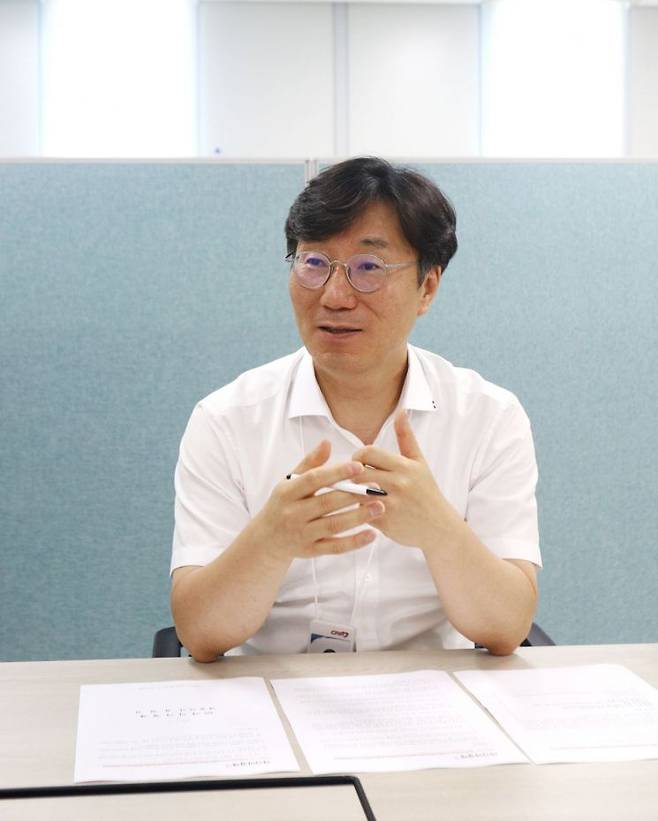 박찬훈 자율성장 AI휴머노이드 전략연구단장(한국기계연구원 AI로봇연구소장)이 지난달 1일 대전시 유성동에 위치한 기계연 본사에서 아시아경제와 인터뷰를 하고 있다. 한국기계연구원 제공.