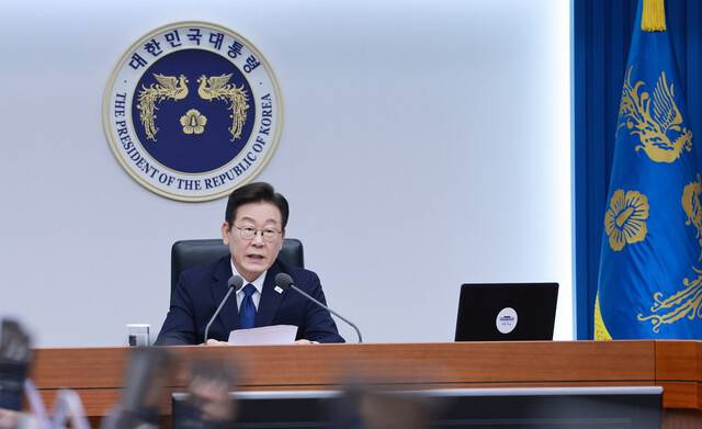 이재명 대통령이 4일 서울 용산 대통령실 청사에서 열린 9차 수석·보좌관 회의에서 발언하고 있다. 연합뉴스
