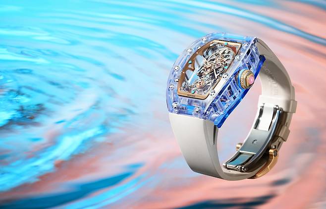 블루 사파이어를 백케이스로 사용한 RM 75-01. 사진 리차드 밀