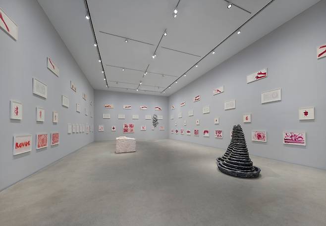 루이즈 부르주아_《Rocking to Infinity》 설치전경. /국제갤러리 제공