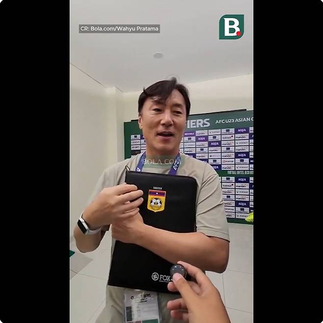 ▲ 하혁준(사진) 라오스 축구대표팀 감독은 "현재 인도네시아 U-23 대표팀은 신태용 감독 시절과 견주면 다소 약해진 것으로 느껴진다"면서 "과도기를 지나는 팀 같다는 인상을 받았다. 확실히 예전만큼 강하다는 실감이 적다"며 쓴소리했다. ⓒ 'BOLA.COM' SNS