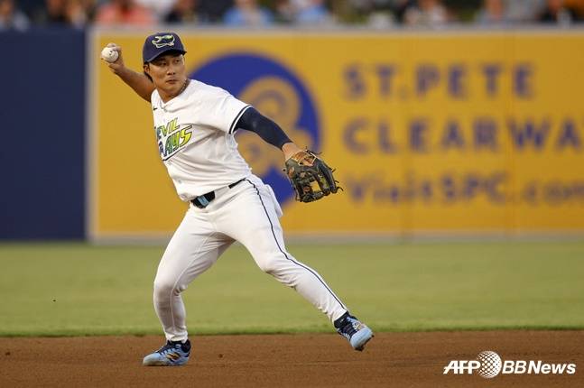 탬파베이 시절 송구를 하는 김하성. /AFPBBNews=뉴스1