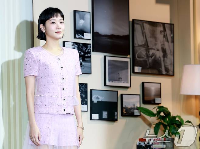 배우 김고은이 5일 서울 중구 앰배서더 서울 풀만 호텔에서 열린 넷플릭스 시리즈 '은중과 상연' 제작발표회에 참석해 포즈를 취하고 있다. '은중과 상연'은 매 순간 서로를 가장 좋아하고 동경하며, 또 질투하고 미워하며 일생에 걸쳐 얽히고설킨 두 친구, 은중(김고은 분)과 상연(박지현)의 모든 시간을 마주하는 이야기를 그렸다. 2025.9.5/뉴스1 ⓒ News1 권현진 기자