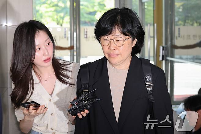 유재은 전 국방부 법무관리관이 5일 오후 서울 서초구 순직해병특검팀 사무실에서 채해병 순직 사건 외압에 관여했다는 의혹과 관련 피의자 신분으로 5차 조사를 받기 위해 출석하고 있다. 2025.9.5/뉴스1 ⓒ News1 안은나 기자