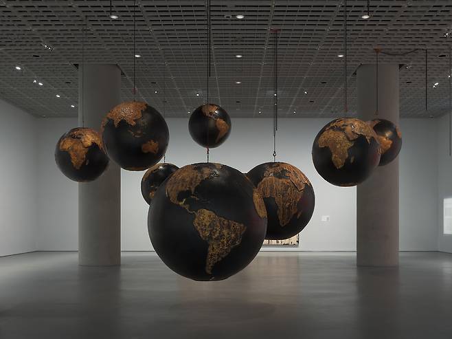 마크 브래드퍼드, 'He Would See This Country Burn if He Could be King of the Ashes'(2019). /아모레퍼시픽미술관