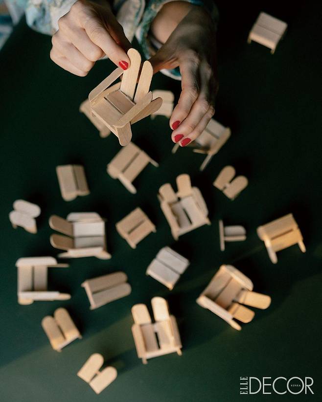 ‘피스 체어(Peace Chair)’를 위해 앞서 만든 마케트들.