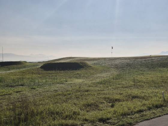 코스모스 링스의 벙커. 턱 높이를 1m 낮췄지만 골퍼들은 어려움을 겪었다 . 성호준 기자