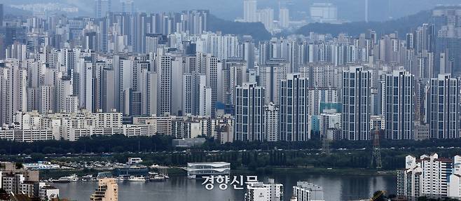 지난 6월29일 서울 남산 간이전망대에서 바라 본 강남 일대의 아파트 단지. 서성일 선임기자