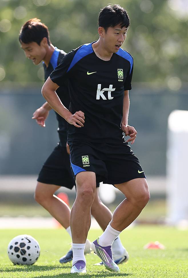 5일 미국 뉴욕 아이칸 스타디움에서 진행된 축구 대표팀 훈련에서 손흥민이 훈련에 집중하고 있다. 연합뉴스