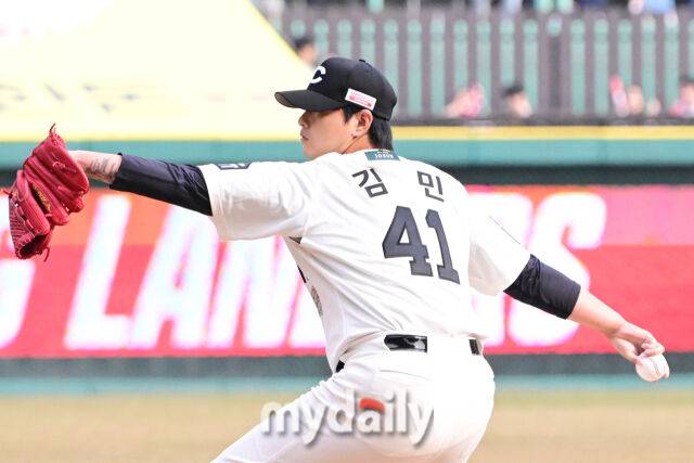 SSG 김민이 23일 오후 인천 SSG랜더스필드에서 진행된 ‘2025 신한 SOL BANK KBO리그’ 두산-SSG의 경기에서 역투를 펼치고 있다./마이데일리