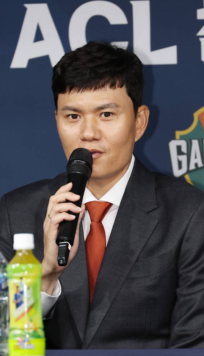 강원FC 정경호 감독. 연합뉴스