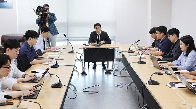 5일 서울 여의도 국회 의원회관에서 열린 더불어민주당 언론개혁특별위원회 기자설명회에서 노종면 의원이 발언하고 있다. (사진=연합뉴스)