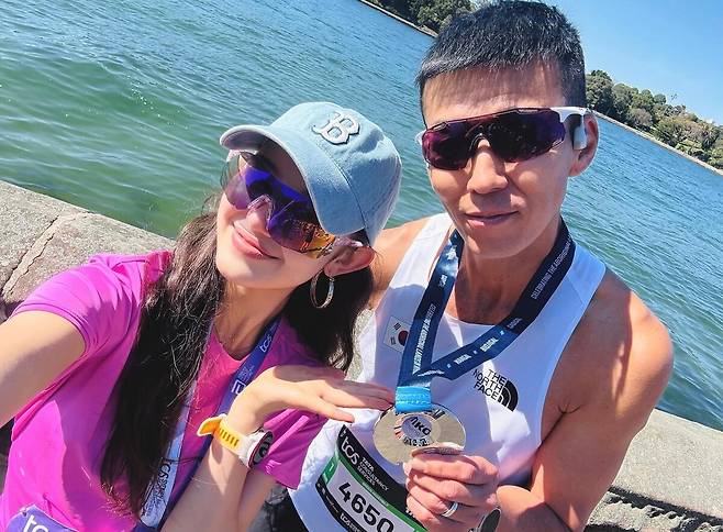 션과 함께 러닝 크루에서 활동 중인 다니엘. 션 SNS 캡처