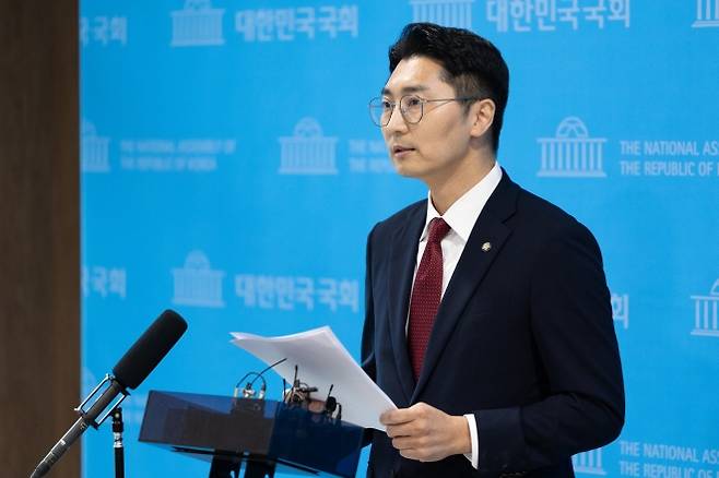 박준태 국민의힘 당 대표 비서실장 ‘대통령과 회동 관련 브리핑’ - 박준태 국민의힘 당 대표 비서실장이 5일 국회 소통관에서 여·야 대표와 대통령과의 회동에 관해 브리핑하고 있다. 뉴스1