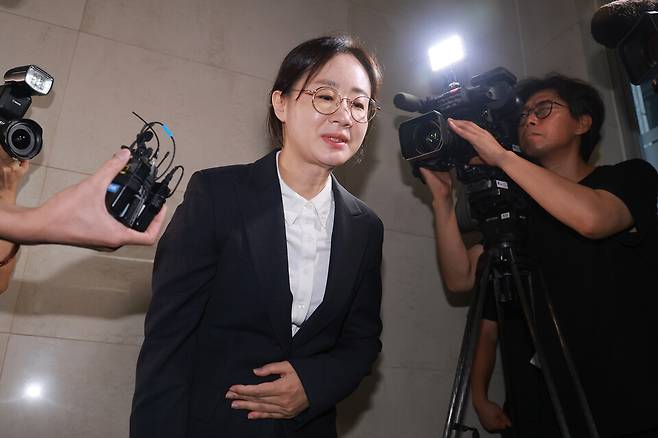 최지현 전 대통령실 인사비서관이 5일 참고인 신분으로 조사받기 위해 서울 서초구 순직해병 특별검사팀에 출석하고 있다. ⓒ연합뉴스