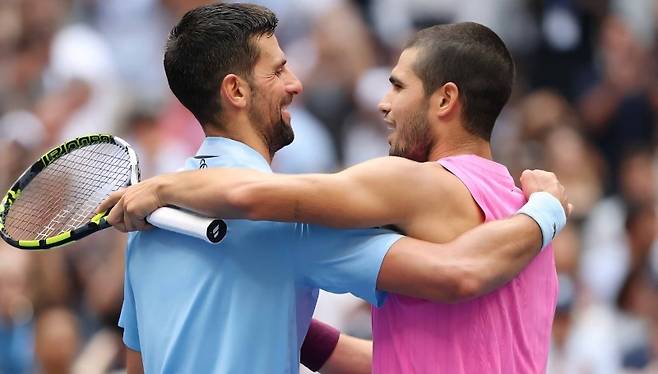 2025 US오픈 남자단식 4강전 뒤 노박 조코비치와 카를로스 알카라스. 사진/ATP 투어