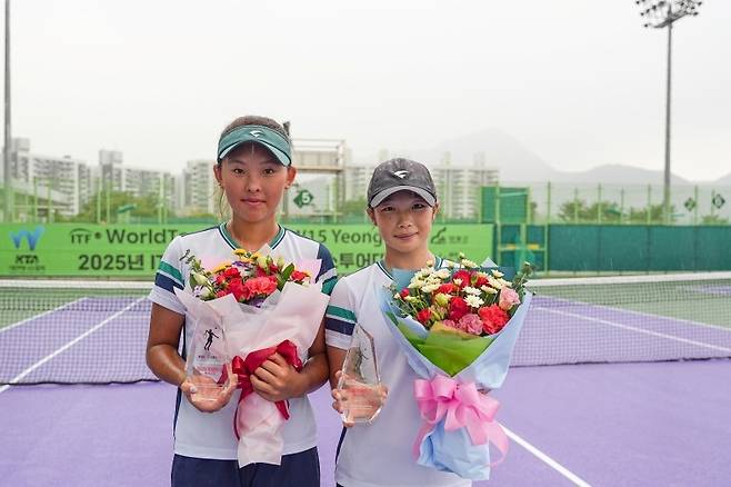 복식 준우승을 차지한 주니어 손하윤 이서아 조