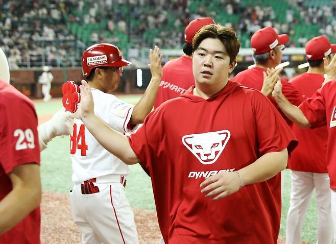 ▲ 이로운은 5일 인천 롯데전에서 이숭용 감독의 배려 속에 홀드 하나를 최소한의 아웃카운트로 수확했다 ⓒSSG랜더스