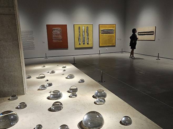 ▲ 국립현대미술관 서울관 '김창열' 전시 전경