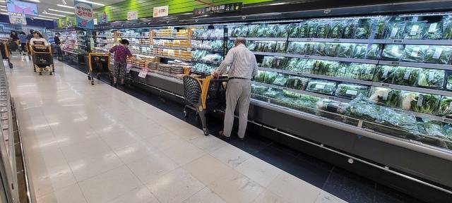 추석을 한 달 앞두고 전국적으로 이어진 폭염 및 극한 호우 등 이상 기후로 인해 주요 농축수산물의 수급이 불안정해지면서 가격이 상승해 소비자들의 장바구니 부담이 갈수록 커지고 있다. 대구일보DB