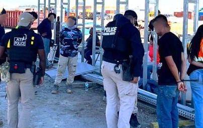 미국 이민당국이 4일(현지시간) 조지아주에 위치한 현대자동차와 LG에너지솔루션이 공동으로 건설 중인 조지아주 브라이언 카운티 소재 전기차 배터리 공장 건설현장을 급습해 불법체류자 혐의가 있는 475명을 체포했다. (ATF 애틀랜타 X 계정 캡처)