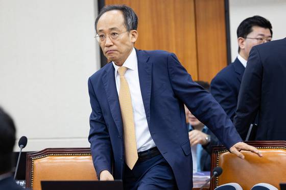 (서울=뉴스1) 유승관 기자 = 추경호 국민의힘 의원이 5일 서울 여의도 국회에서 열린 국회 정무위원회의 주병기 공정거래위원장 후보자 인사청문회에 참석하고 있다. 뉴스1